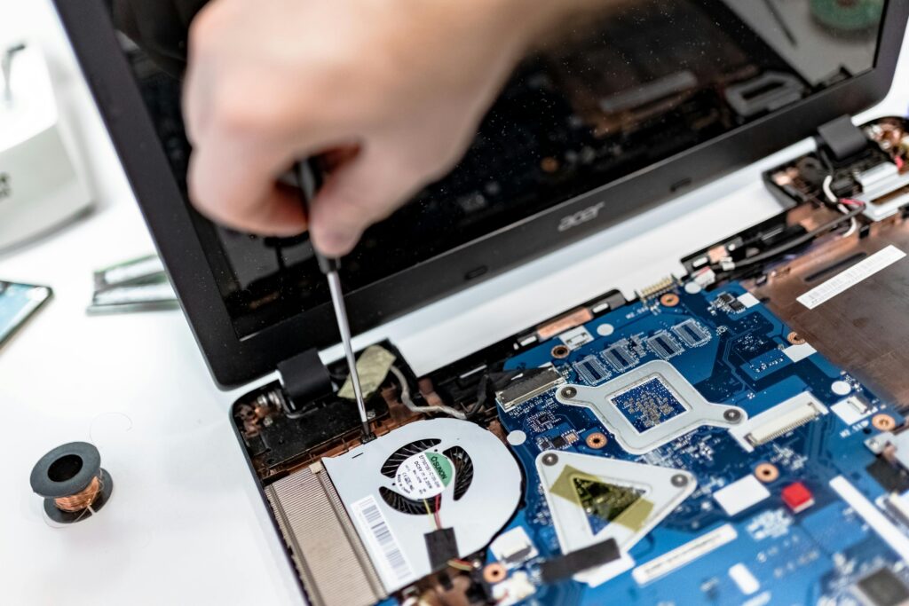 internal cleaning of laptop