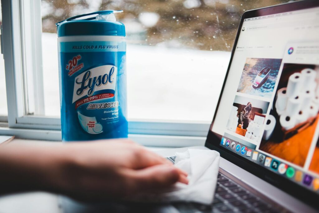 Cleaning dust from a laptop Cleaning dust from a laptop
