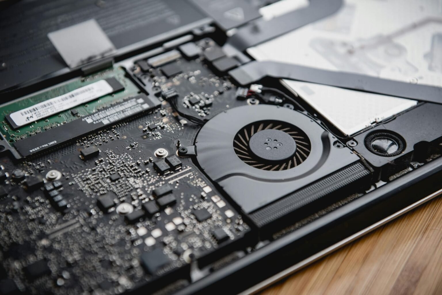How Laptop Cooling Systems Work (And How To Fix Overheating Issues ...