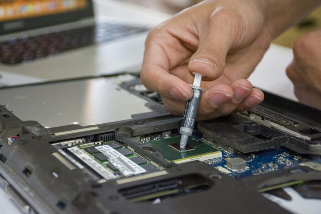 Replacing Thermal Paste in Laptop Replacing Thermal Paste in Laptop